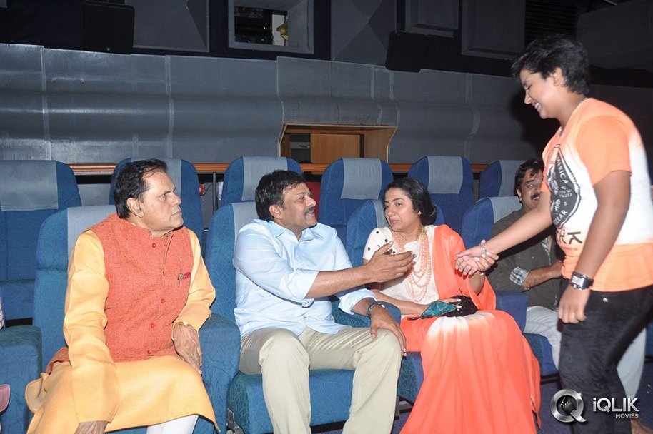 Chiranjeevi-at-Sachin-Tendulkar-Kadu-Premiere-Show